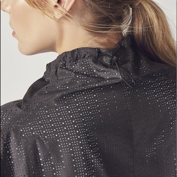 women’s lightweight athletic pullover - Picture 2 of 5